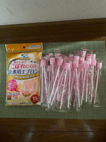 食事用エプロンと口腔ケアスポンジのセット