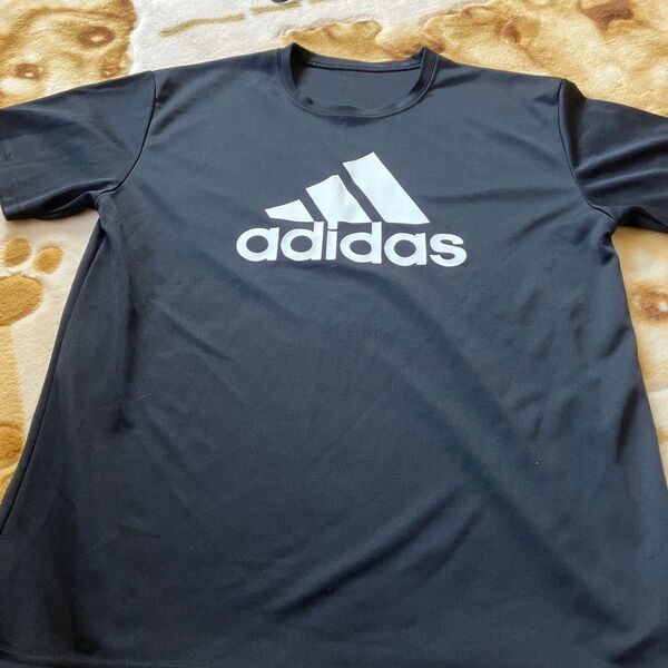 adidas Tシャツ 黒