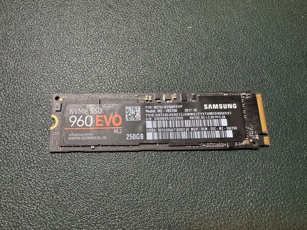 SAMSUNG NVMe SSD 960 EVO 250G