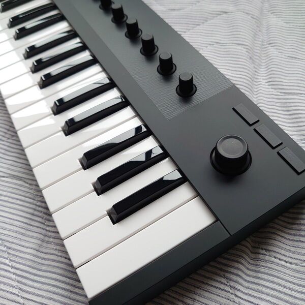 美品 komplete kontrol M32 箱ライセンス有り NATIVE INSTRUMENTS