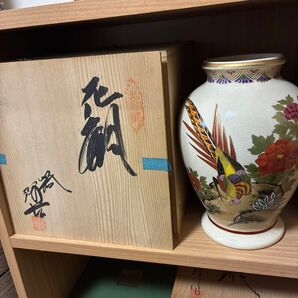 壺と木箱