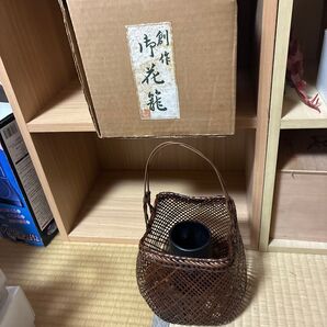 竹製 網代編み籠と黒塗り茶入