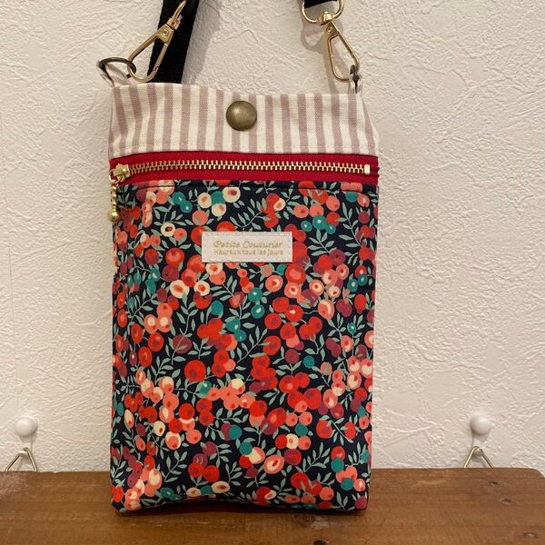 Liberty リバティ プリント ウィルトシャー 木の実 スマホショルダー スマホポーチ サコッシュ ハンドメイド