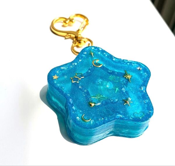 星 キーホルダー レジン シェイカー ハンドメイド チャーム 月 ゴールド系 バックチャーム キーリング ハート 青緑