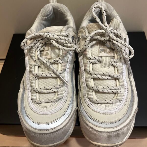 FILA スニーカー 23cm 部活 外履き 登校靴 通学靴 jk 女子高生