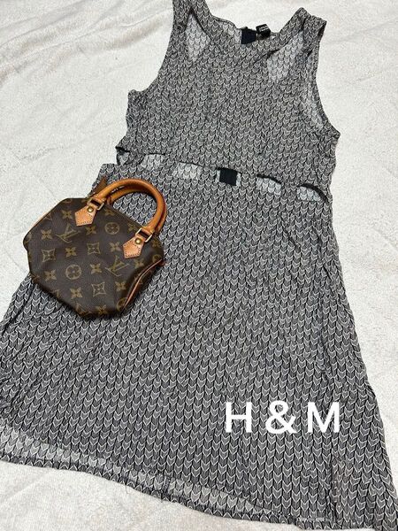 H&M ワンピース ノースリーブ ひざ丈 肌見せ