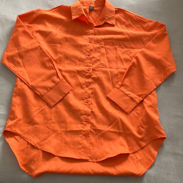 SHEIN オレンジ 大きめ カラーシャツ トップス レディース S