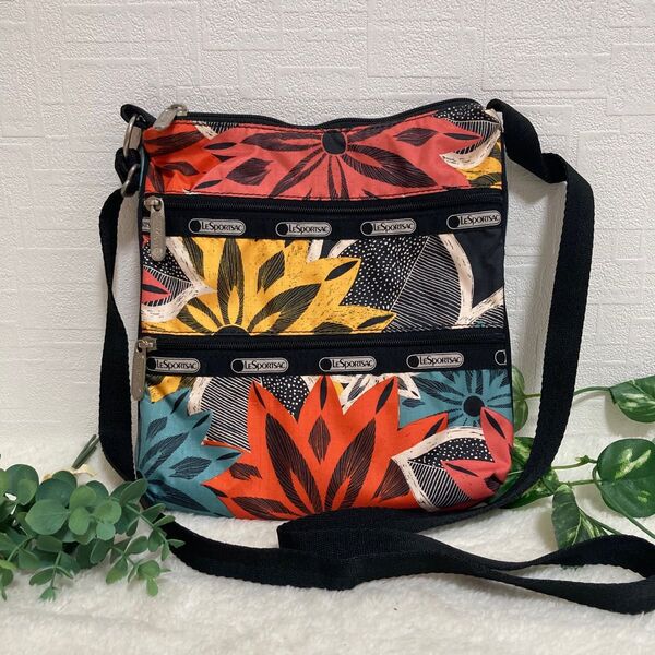 レスポートサック LeSportsac カラフル マルチカラー ショルダーバッグ 肩掛け 軽量 総柄