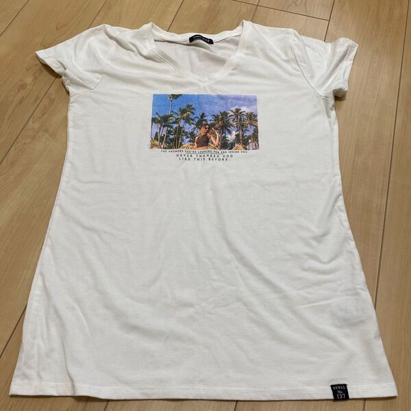 ホワイト Vネック Tシャツ 女性とヤシの木のプリント 半袖Tシャツ L