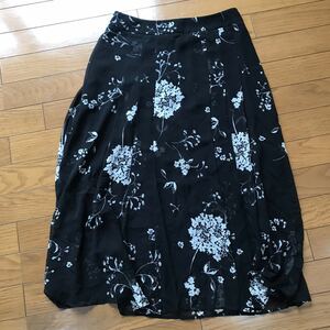 C 美品 VERONIKA MAINE ヴェロニカメイン フレアスカート ロングスカート サイズ8 (Mサイズ相当) 黒 花柄 ボタニカル
