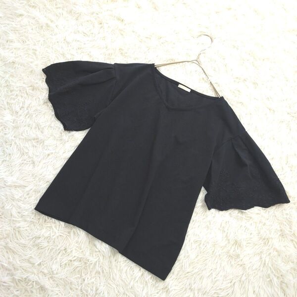 GU ジーユー 半分トップス カットソー Tシャツ 無地 伸縮性◎ 太アーム 刺しゅう 黒 ブラック S