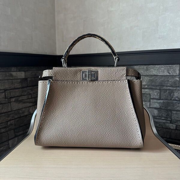 FENDI セレリア ピーカブー ミニ パイソン グレージュ ハンドバッグ