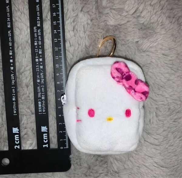 サンリオ ハローキティ カラビナ付きミニポーチ ピンクリボンヒョウ柄 KITTY