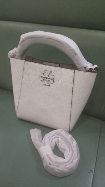 未使用 TORYBURCHトリーバーチMCGRAW SMALL BUCKET ハンドバッグ ショルダーバッグ 2WAY アイボリー