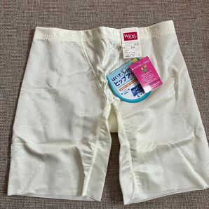 【wing】スタイルアップpants☆ヒップ☆ガードル64★ピップアップ★花柄刺繍★ローライズ★クリーム ショートガードル