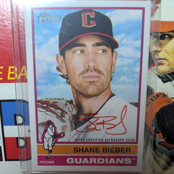 topps 2025 heritage REAL ONE AUTO RED INK SSP Shane Bieber 20/76