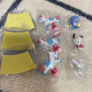 ガチャガチャ カプセルトイ サンリオ メリーゴーランド シナモン