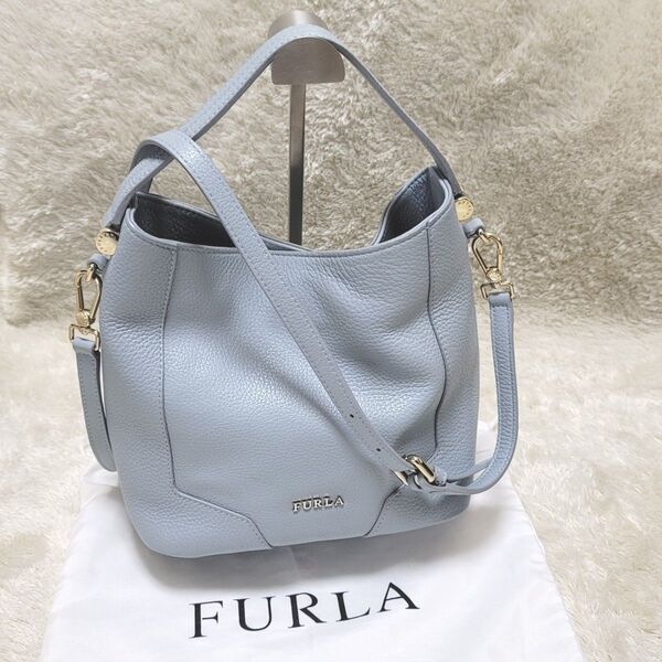 極美品 FURLA 2way ショルダーバッグ ゴールド金具 ブルーグレー ハンドバッグ 肩掛け 斜め掛け クロスボディ