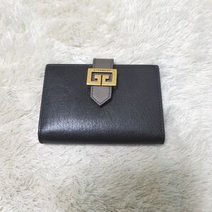 美品 ジバンシー GIVENCHY レザー 金具ロゴ 二つ折り ミニ財布 黒 二つ折り財布 ブラック系 ウォレット 財布