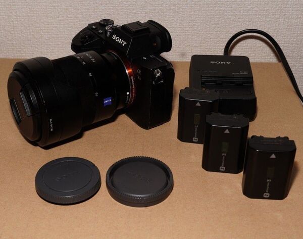 動作品 SONY α7RⅢ ボディ+レンズ Vario-Tessar T* FE 24-70mm F4 ZA OSS