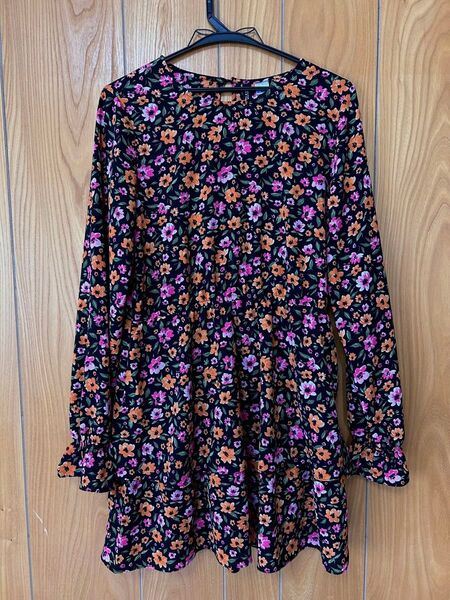 【未使用に近い】黒の花柄ワンピース/Lサイズ相当