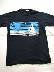 N345＊80sビンテージ　HAWAII　スーベニアＴシャツ　パキスタン綿　レア黒ボディ　1983年　Poly　Tees