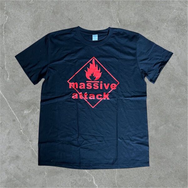 MASSIVE ATTACK Tシャツ L 新品 マッシヴアタックnew t-shirt 半袖 ブラック black 黒 TRI