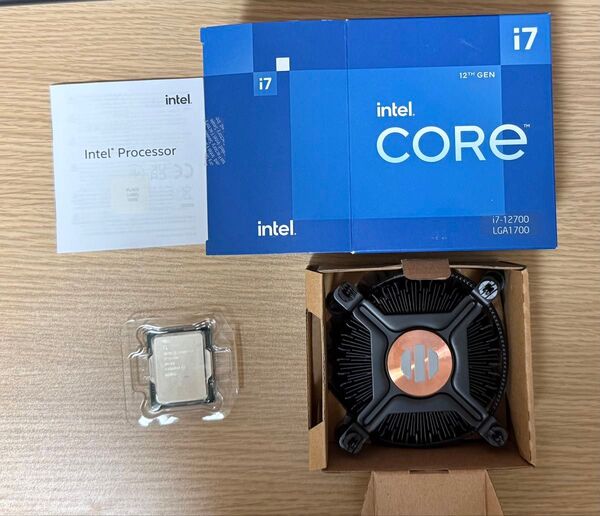 Intel Core i7-12700 BOX プロセッサー 動作確認済み 箱付き 純正クーラー新品未使用 LGA1700