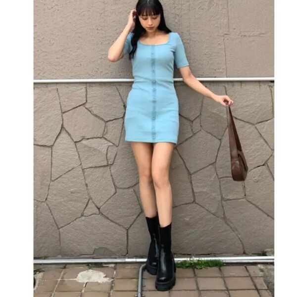 美品 EMODA エモダ バックオープンボタンワンピース ブルー