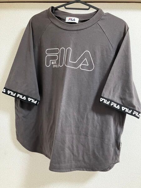 FILA Tシャツ ロゴ入り