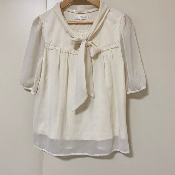 組曲 リボンタイ シフォンブラウス トップス 23区 UNTITLED オフホワイト オンワード樫山 美品 シアー 夏服 オフィス