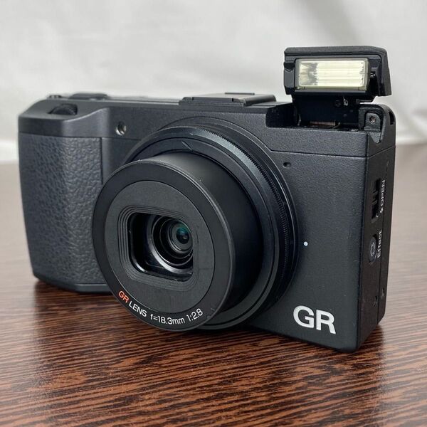RICOH リコー GR コンデジ 2013年製 シャッター数1000弱 2013年製 初代 名作 バッテリー2個付き デジカメ