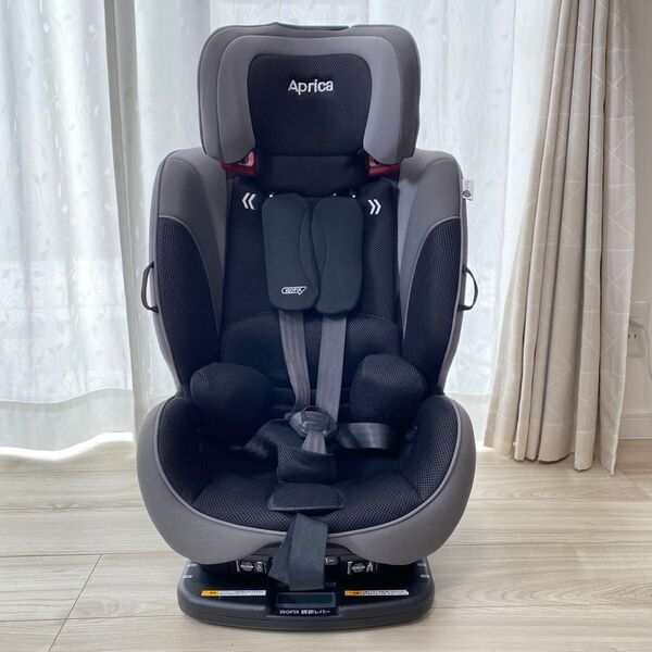 アップリカ / ジュニアシート ISOFIX/ form fit AB ブラック クリーニング済み そのまま使えます