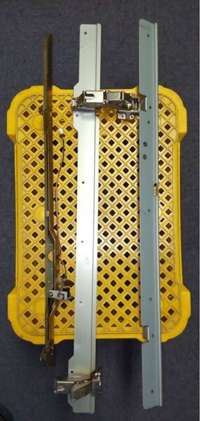 廃棄予定【ゲッターマウス外し アルゼ エレコ メーシー ミズホ 実機用部品・ドア竿】※4号機 パチスロ スロット