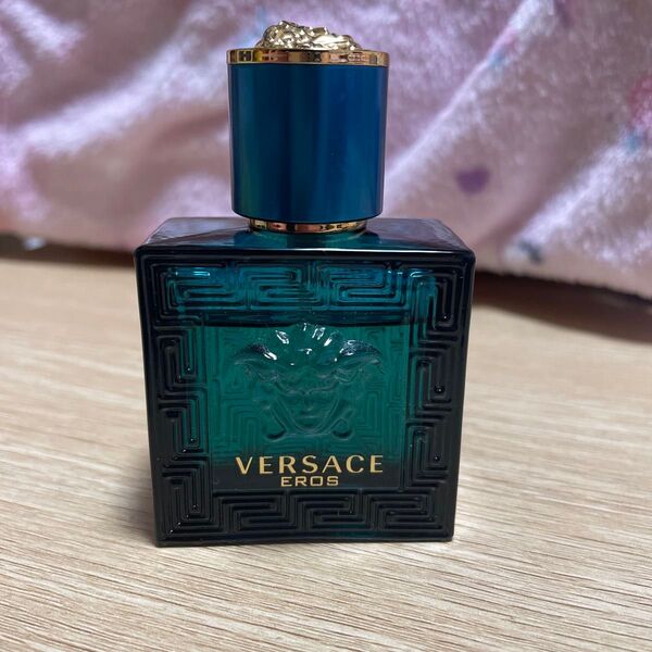 ヴェルサーチェ エロス オーデトワレ 30ml 香水