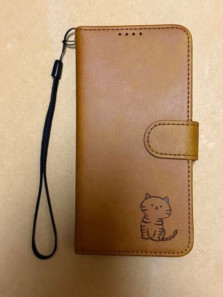 iPhone 16 ケース 手帳型 カバー レザー 革 猫 ネコ 安い おしゃれ ブラウン
