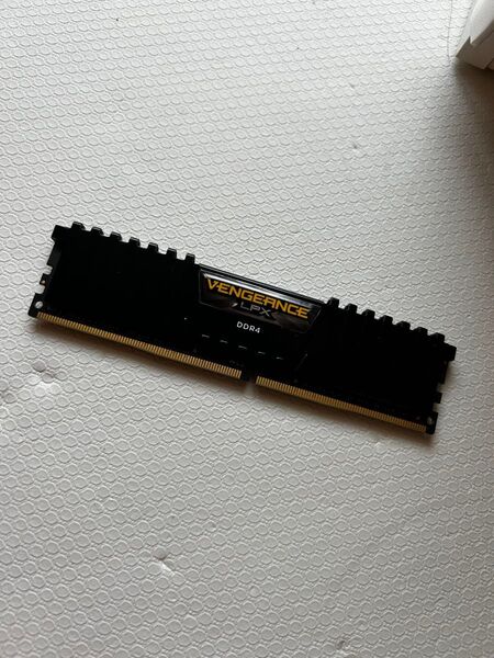 CORSAIR VENGEANCE DDR4 3200Mhz デスクトップPC用メモリ16GB1枚