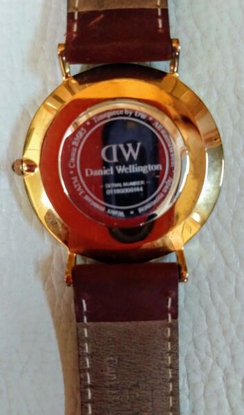 最終値・ダニエル・ウェリントン・WD.3.6cmピンクゴールド・濃い茶ベルト+未使用金色ベルト2本セット。