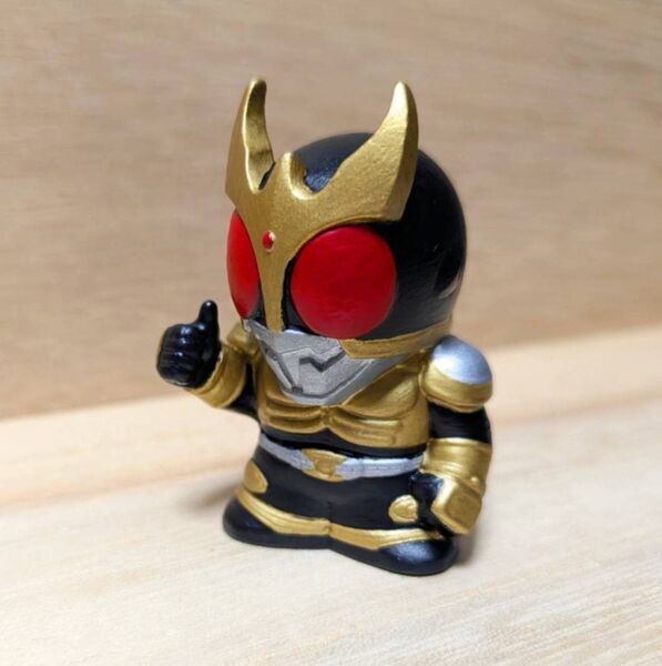 仮面ライダークウガ(金×黒ver) 指人形 素人リペイント製作物