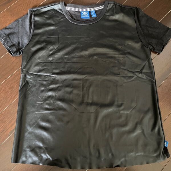 adidas Tシャツ 黒 ブラック ロゴ エンボス加工S