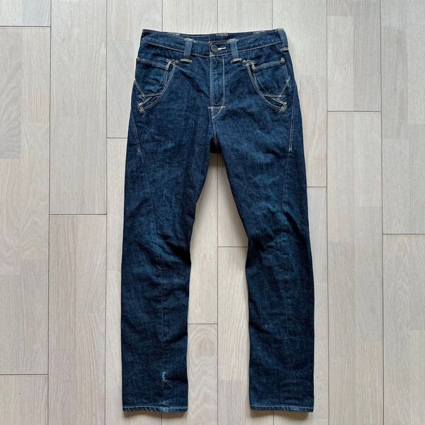 30 Levi's engineered 裾ジップ スキニー デニム 立体裁断