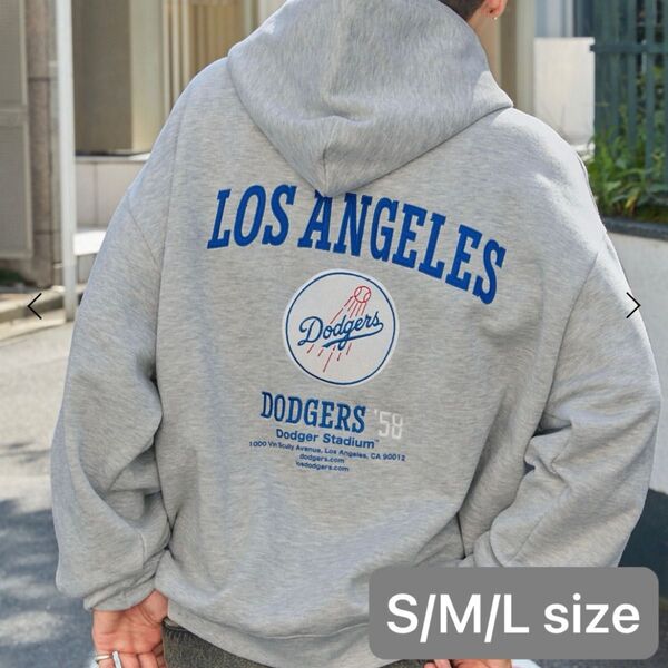 【別注】 MLB公式 ドジャース ロゴ刺繍バックデザイン裏起毛フーディーパーカー S/M/Lサイズ