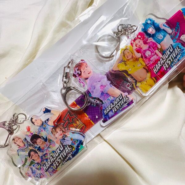 原宿フェス!しなこちゃん リアルピース 竹下パラダイス グッズ入場特典 非売品アクリルキーホルダー&パッチンブレスレット4点セット