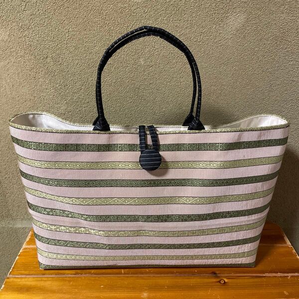帯リメイクバッグ(大)グリーンの縞模様 ハンドメイド 大きなトートバッグ 帯リメイク