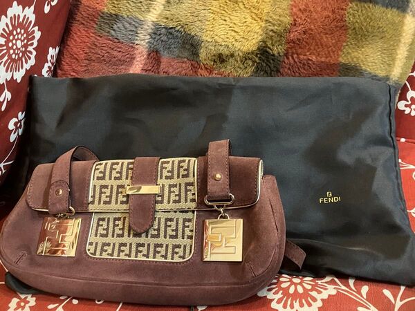 ★ほぼ未使用★レア!超美品 FENDI マンマバケット ショルダーバッグ レッドブラウン ズッカ柄