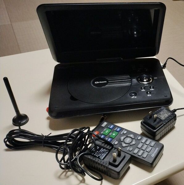 山善 9インチ フルセグチューナー内蔵ポータブルDVDプレーヤー CPD-N92F(B)