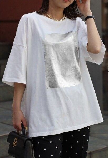 新品 ボンジュールサガン 箔プリントビッグシルエットTシャツ オフホワイト