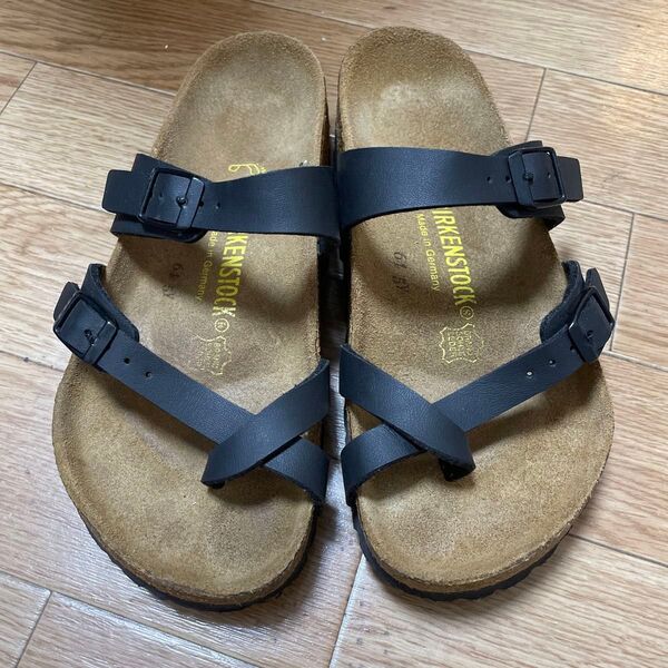 BIRKENSTOCK ブラック クロスストラップサンダル 22.5cm(35)