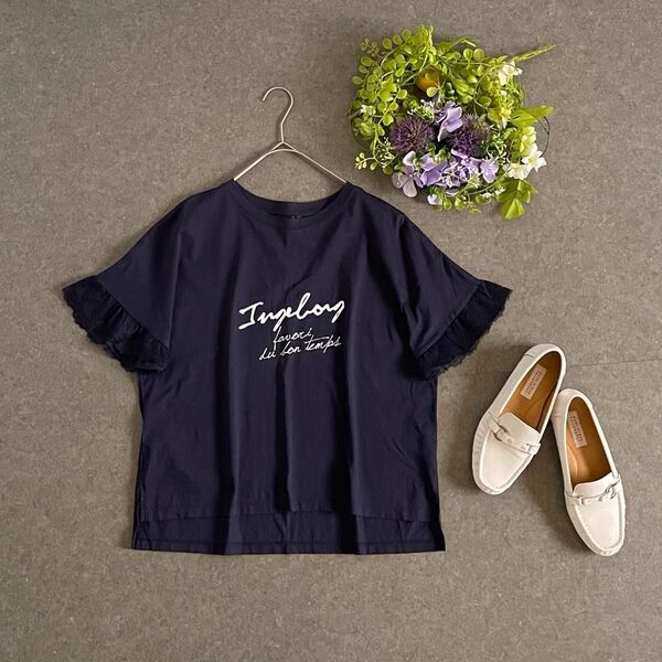 インゲボルグ カットソー Tシャツ ショート丈 ドロップショルダー スリット 袖レース ブランドロゴ 上品 綿 紺色 4