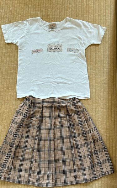 女の子 半袖白TシャツとGUのチェックスカートの2枚セット